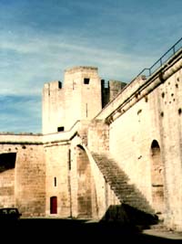 Nárožní věž z vnitří strany hradeb