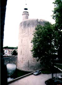 Předsunutá věž